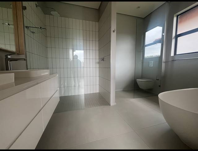 4 BEDROOM APARTMENT FOR SALE IN ZIMBALI ESTATE